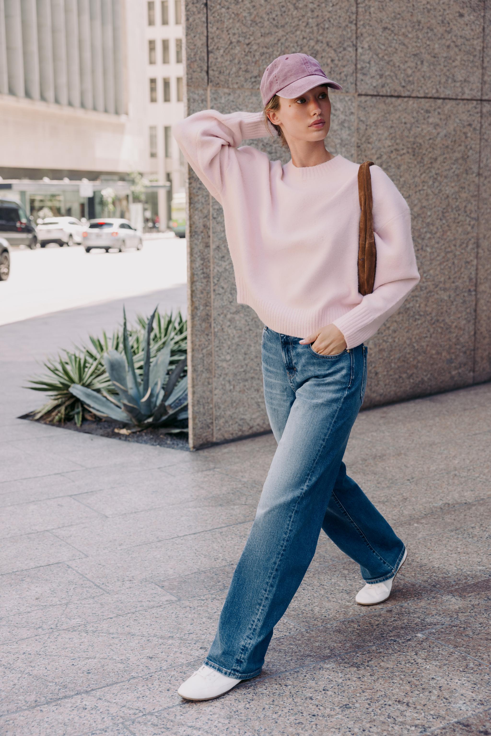 Women’s Roundneck Knit Sweater