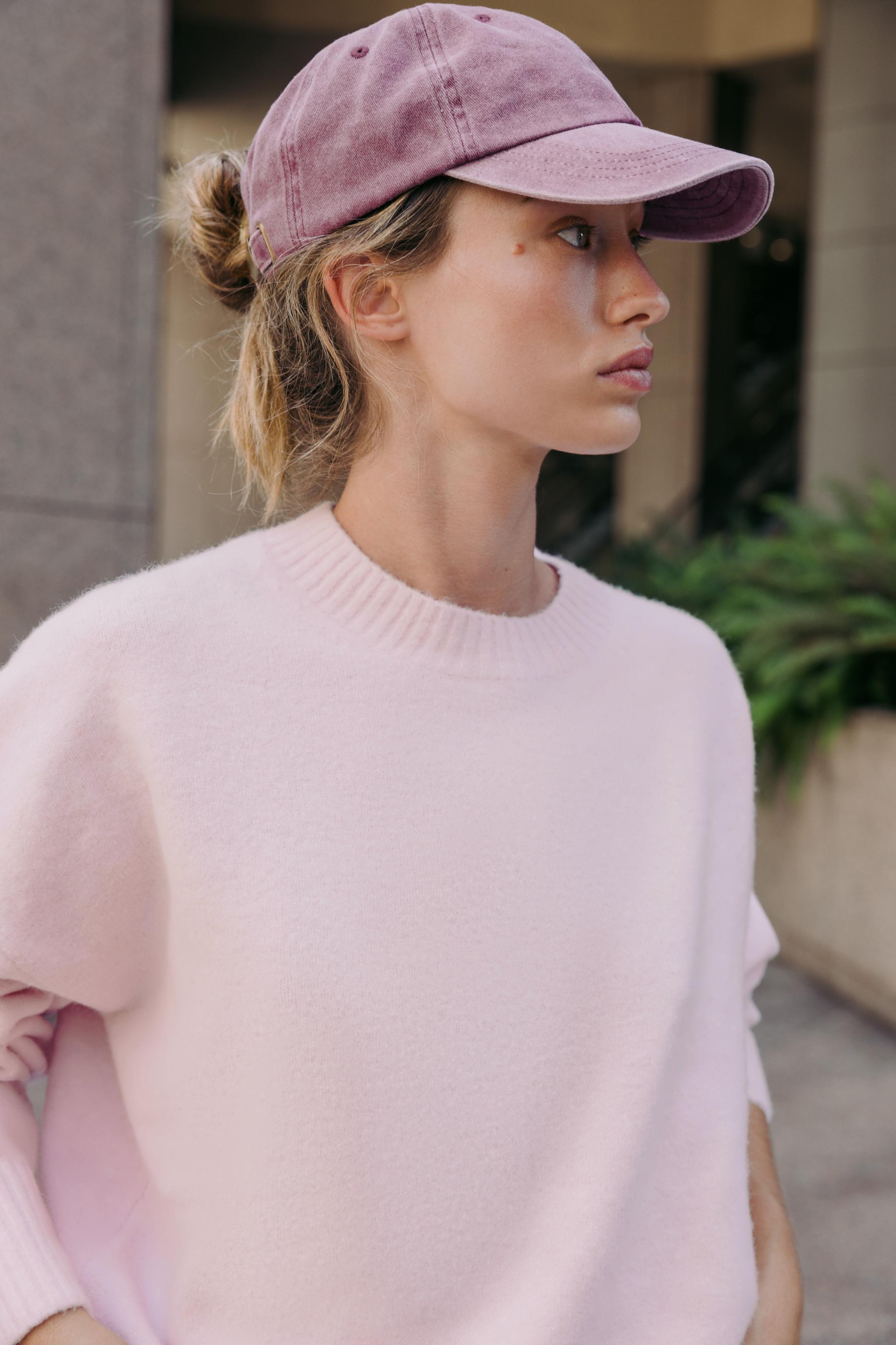Women’s Roundneck Knit Sweater