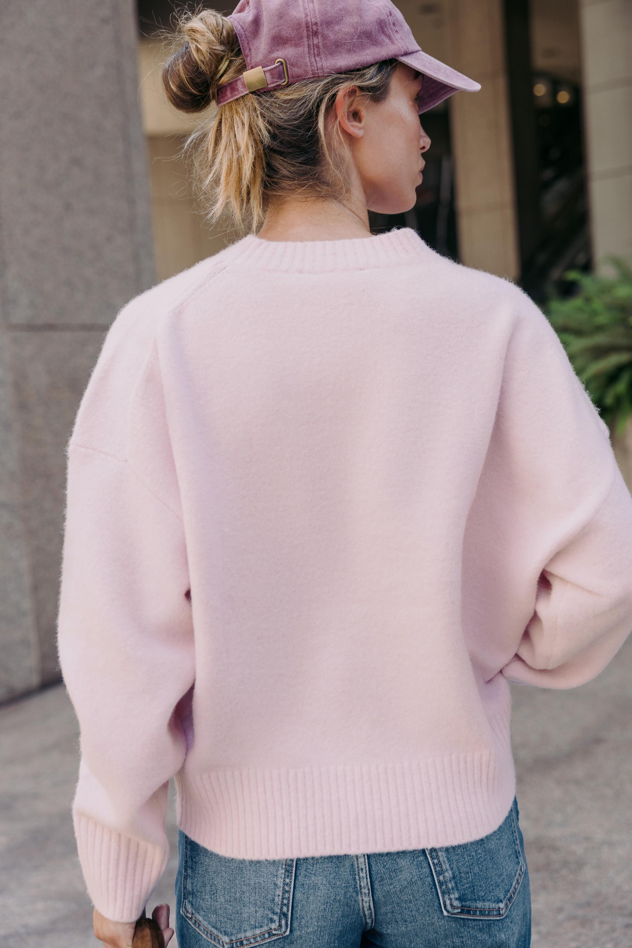 Women’s Roundneck Knit Sweater