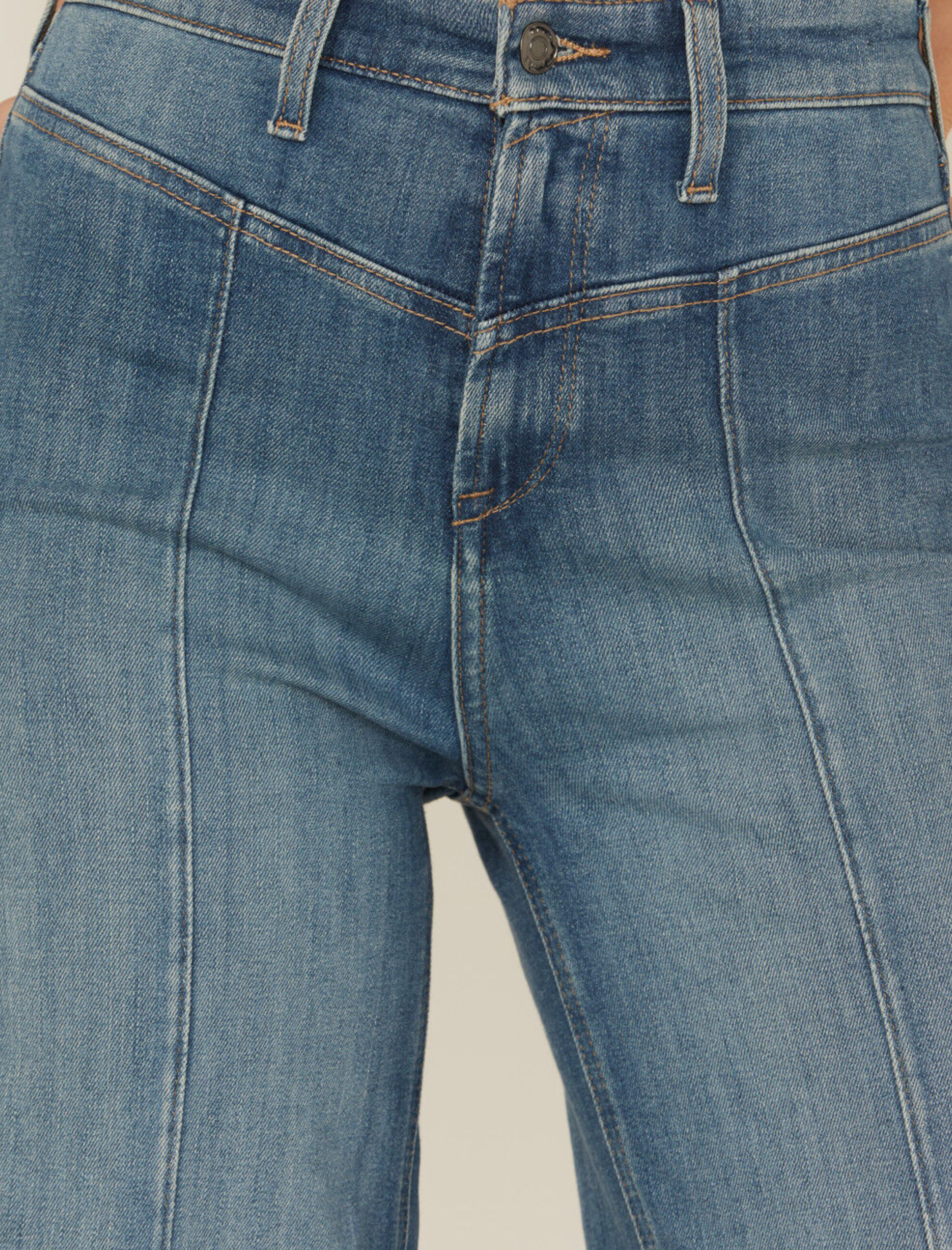 Women's Straight Leg Jeans
